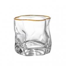 Copo de vidro com borda dourada