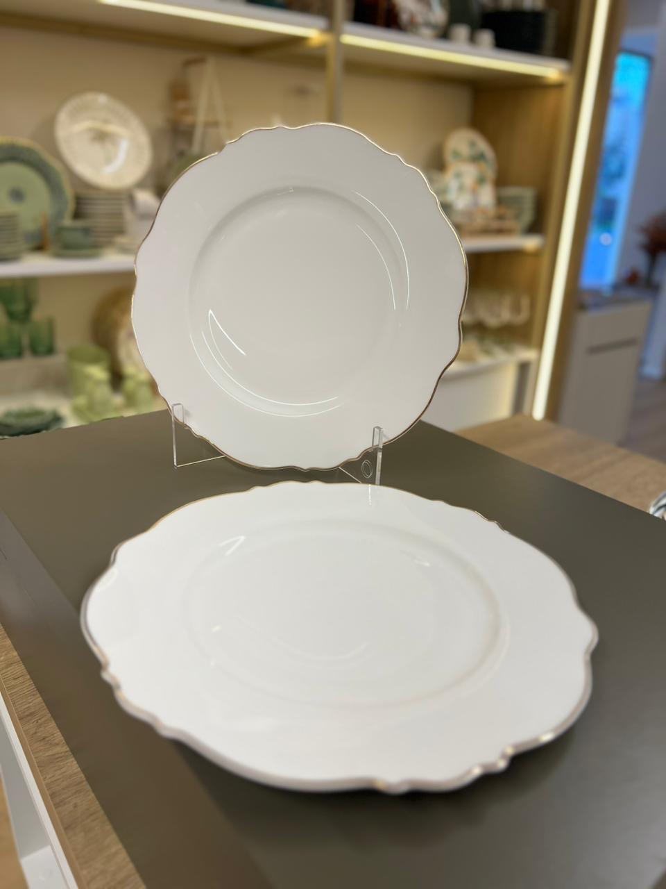 Conjunto com 6 pratos rasos - porcelana com borda dourada