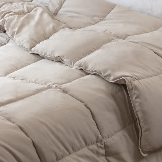 Edredom toque de pétalas king - fendi