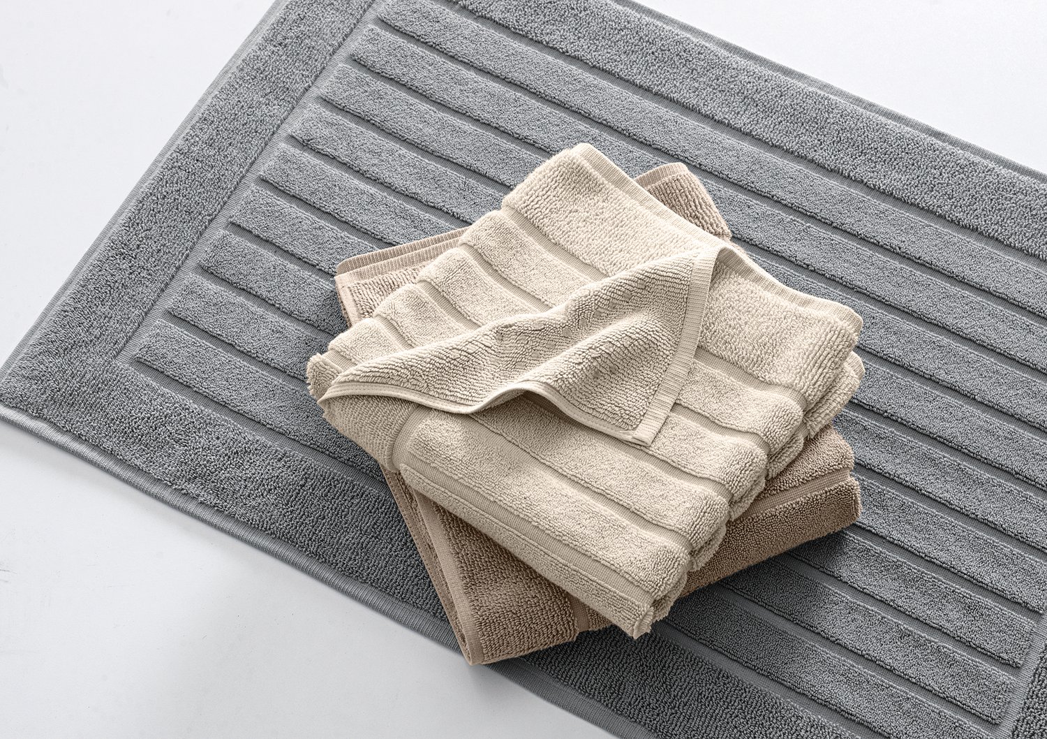 Tapete piso antiderrapante - 2 chumbo, 2 branco