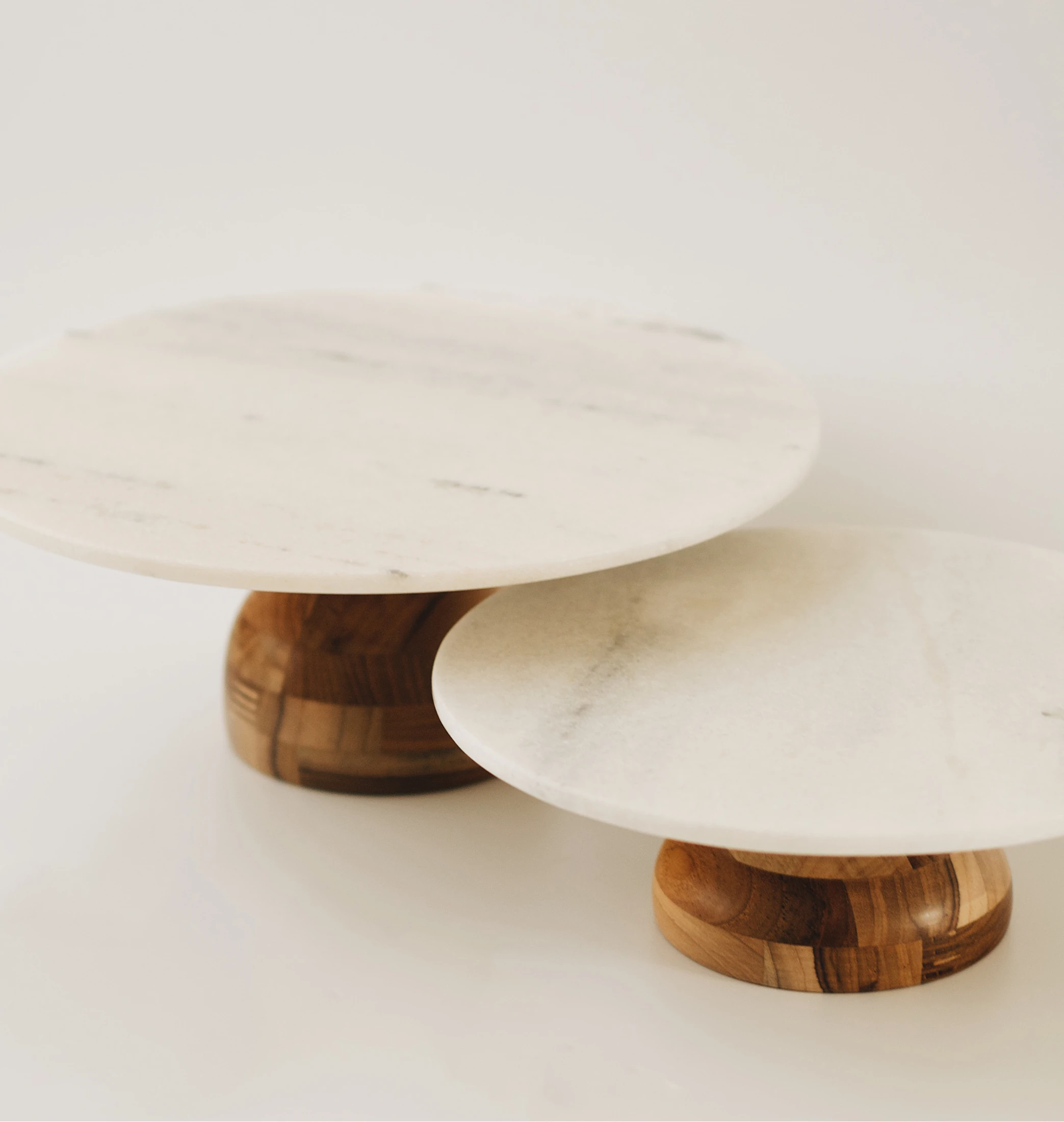 Boleira pedra com base de madeira